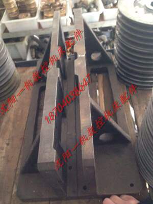 大连数控机床CKA6163 纵向丝杠 Z轴丝杠 支架箱体螺母 丝杠座一套