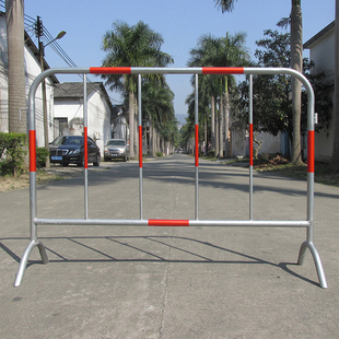 顺路科技红白镀锌管带板铁马护栏不锈钢隔离栏市政交通施工防撞栏