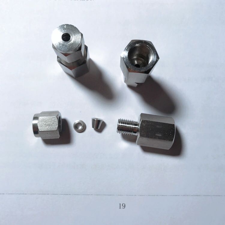 不锈钢卡套接头内螺纹外