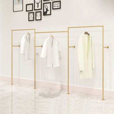 服装店铺修展示架上墙壁