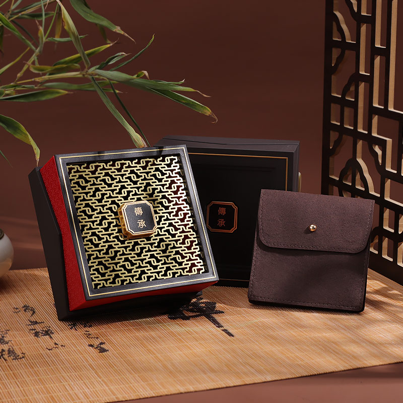 高档古法金首饰盒黄手镯