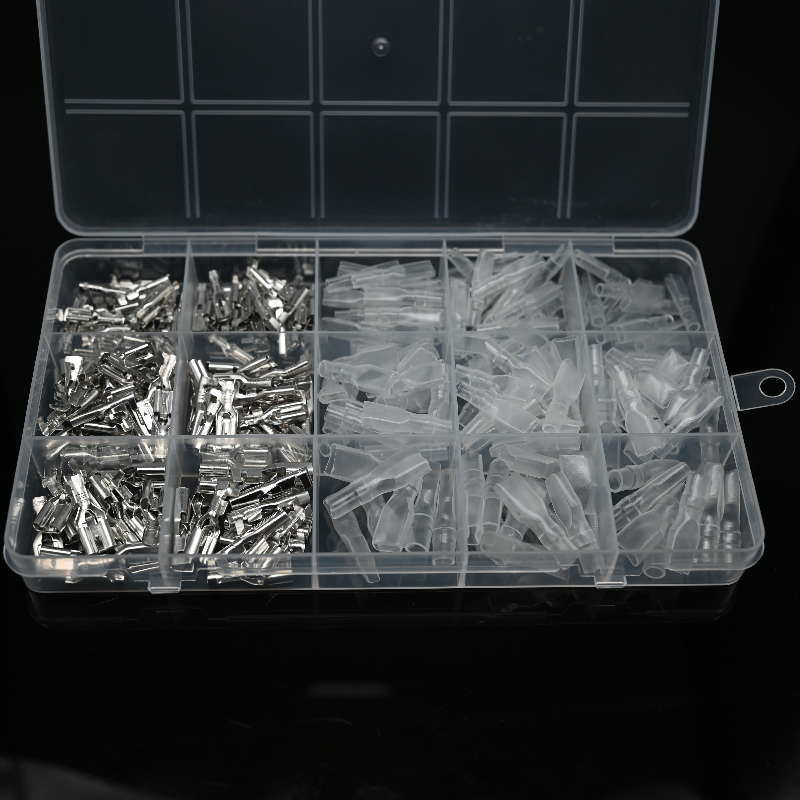 带锁插簧阻燃护套母扦件