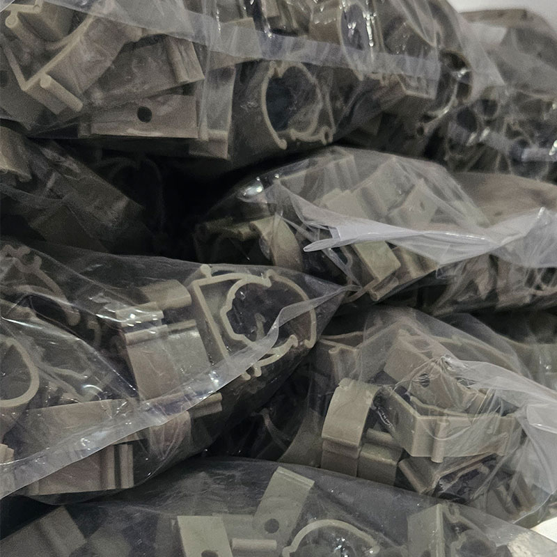 灰色带扣管卡型固定座穿