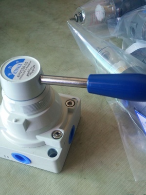 原装牌手转阀动换向电磁