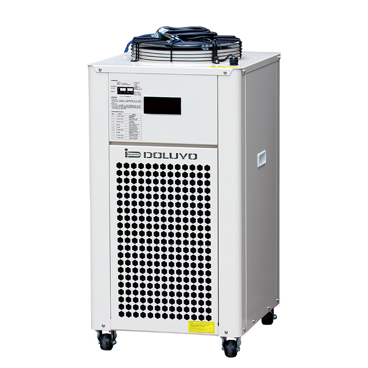 东露阳激光器冷水机焊接