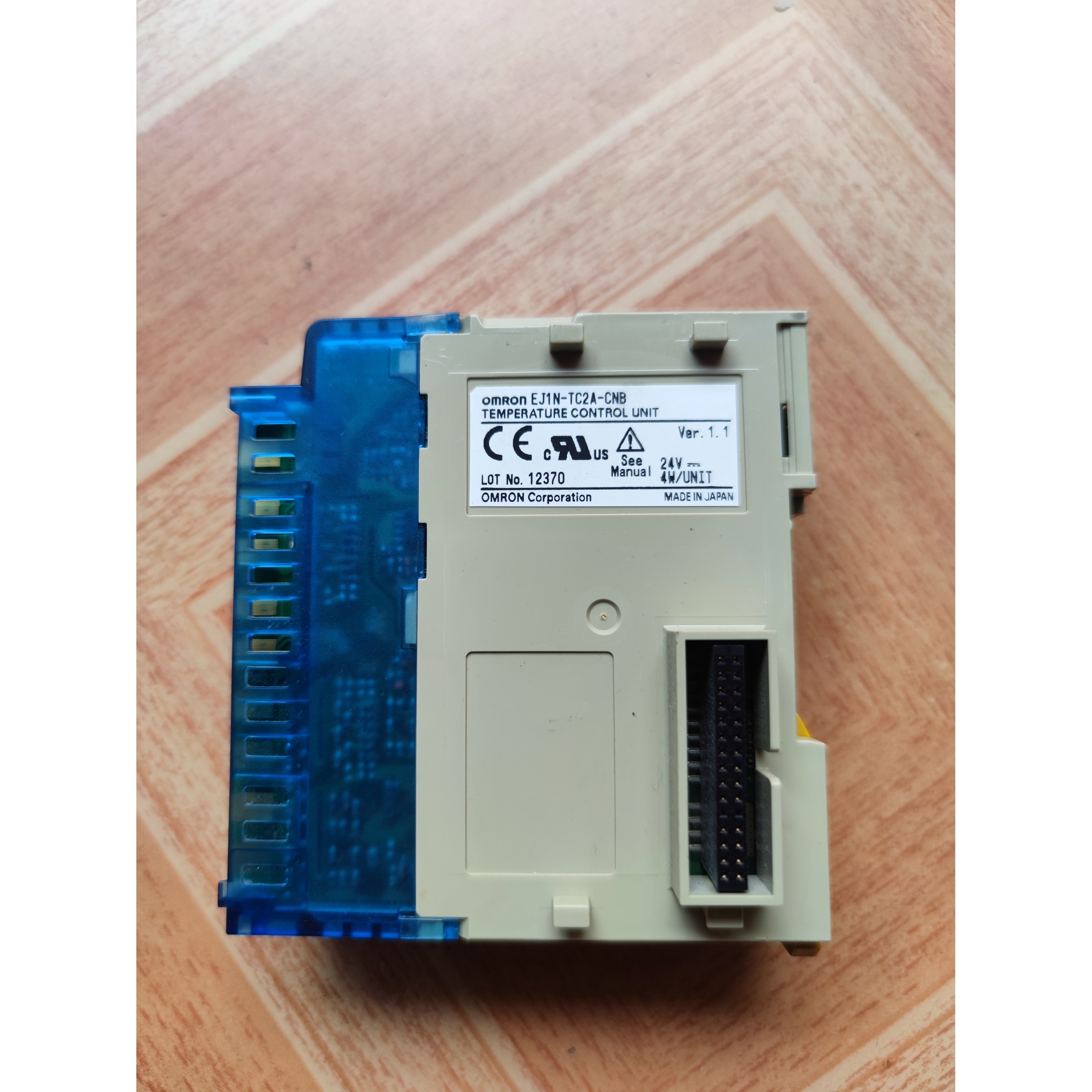 询价Omron/现货電子数字温度调节计 EJ1N-TC2A-CNB 原装少接线端