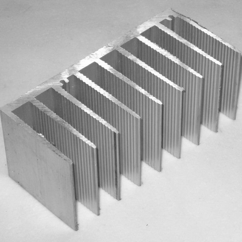 E-6散热器（散热片）尺寸 高55MM×宽138MM×厚40MM E型散热器