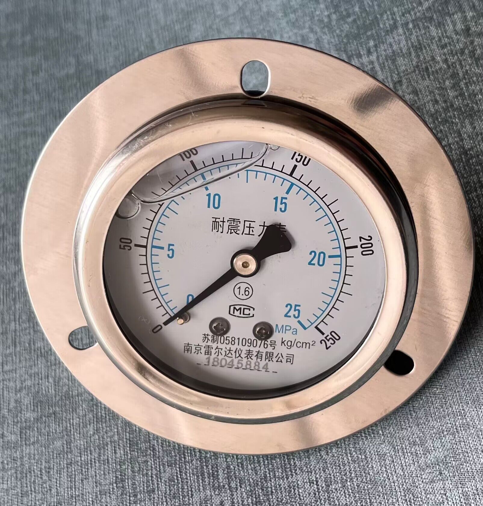 轴向带前边耐震压力表直