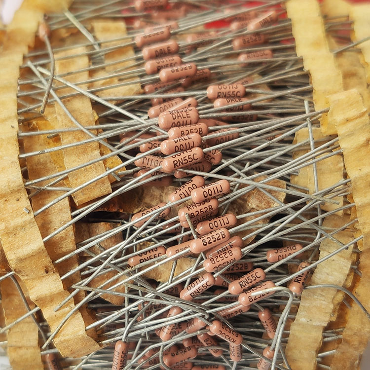 82.5K棕色1/4W 进口DALE发烧0.1%精度精密金属膜电阻 可代82K 83K