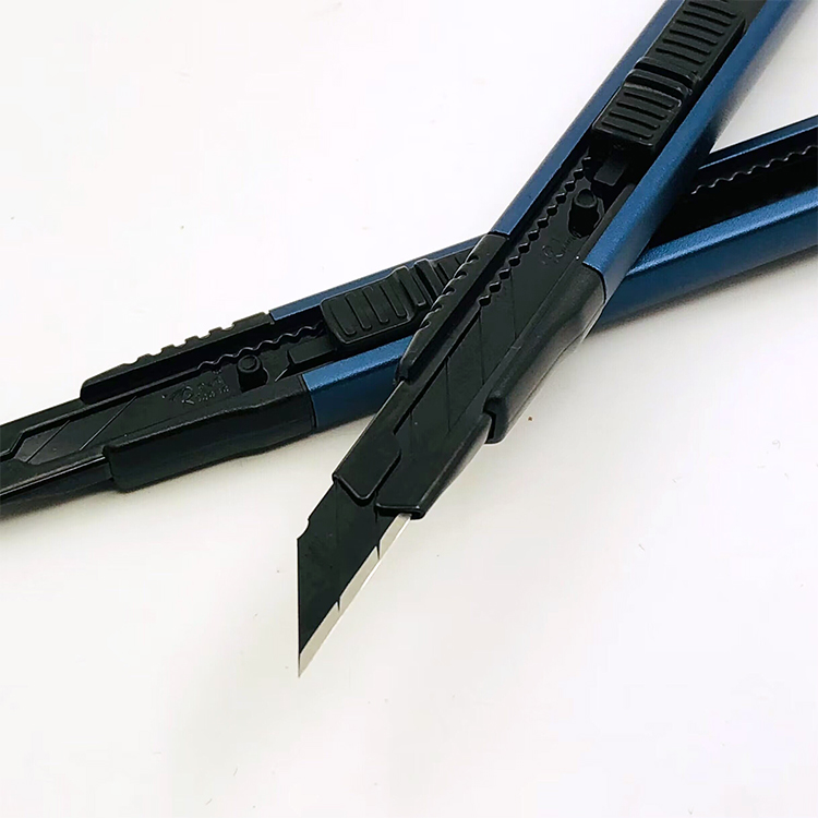 新款日钢小号美工刀铝合