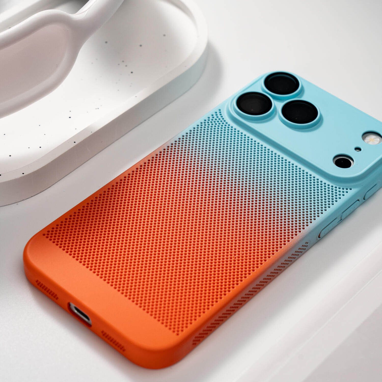 渐变橘子海散热新款适用苹果17promax手机壳air镂空iPhone16Pro网孔15plus全包镜头膜14情侣13蓝橙色薄硬壳12