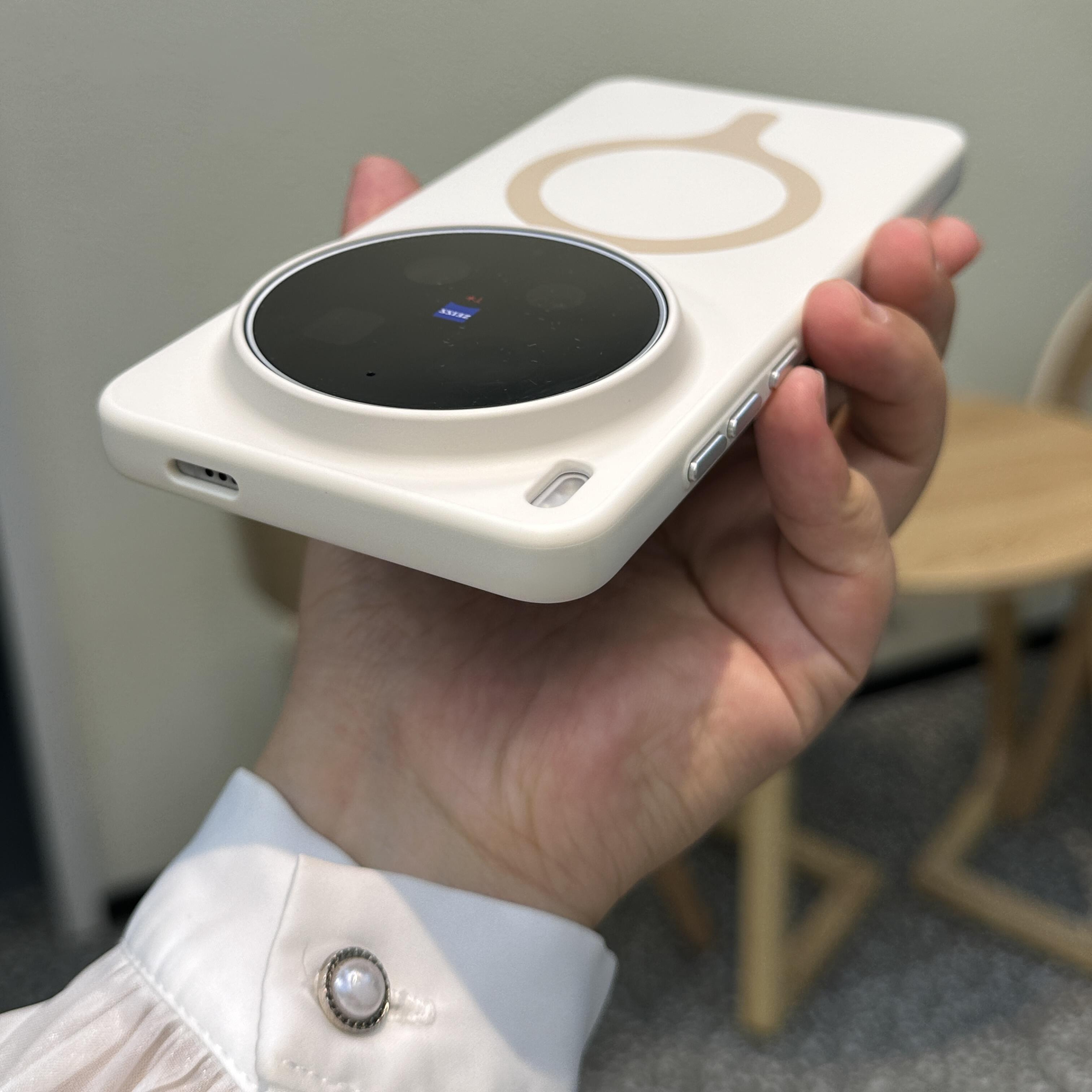 元气泡泡系列牛奶白色新款适用vivoX300Ultra手机壳多巴胺x300s简约磁吸iqoo15ultra情侣全包软边防摔保护套