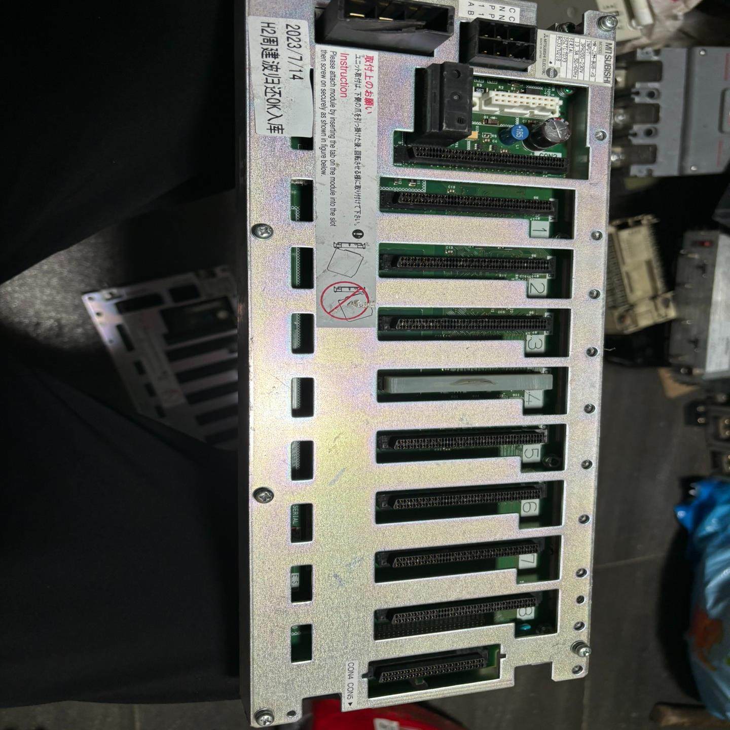 三菱MR-J2M-BU8-PS。MR-J2M-BU6-PS底