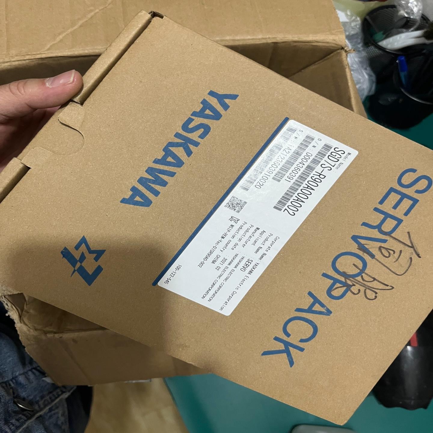 全新原装的安川100W伺服驱动器SGD7S-R90A00A0