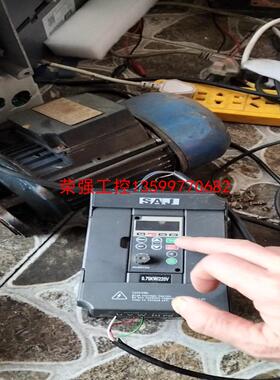 【荣强工控】0.75kw单相220V供电三晶8000b变频器，功能包好外