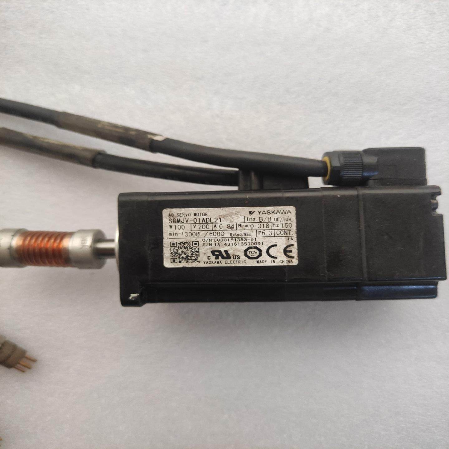 SGMJV-01ADL21 安川伺服电机100W