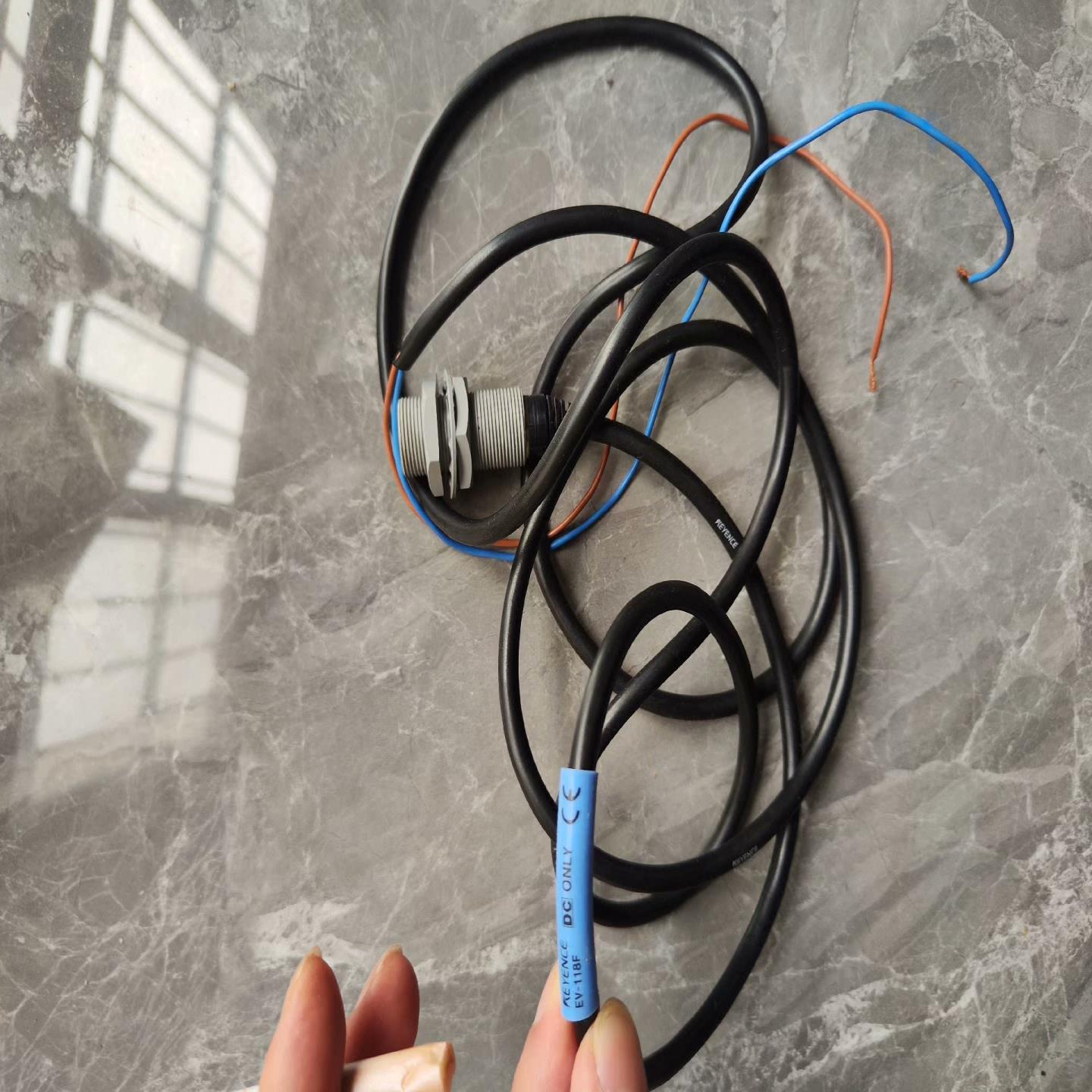 KEYENCE基恩士EV-118F耐溅型接近开关传感器护罩型