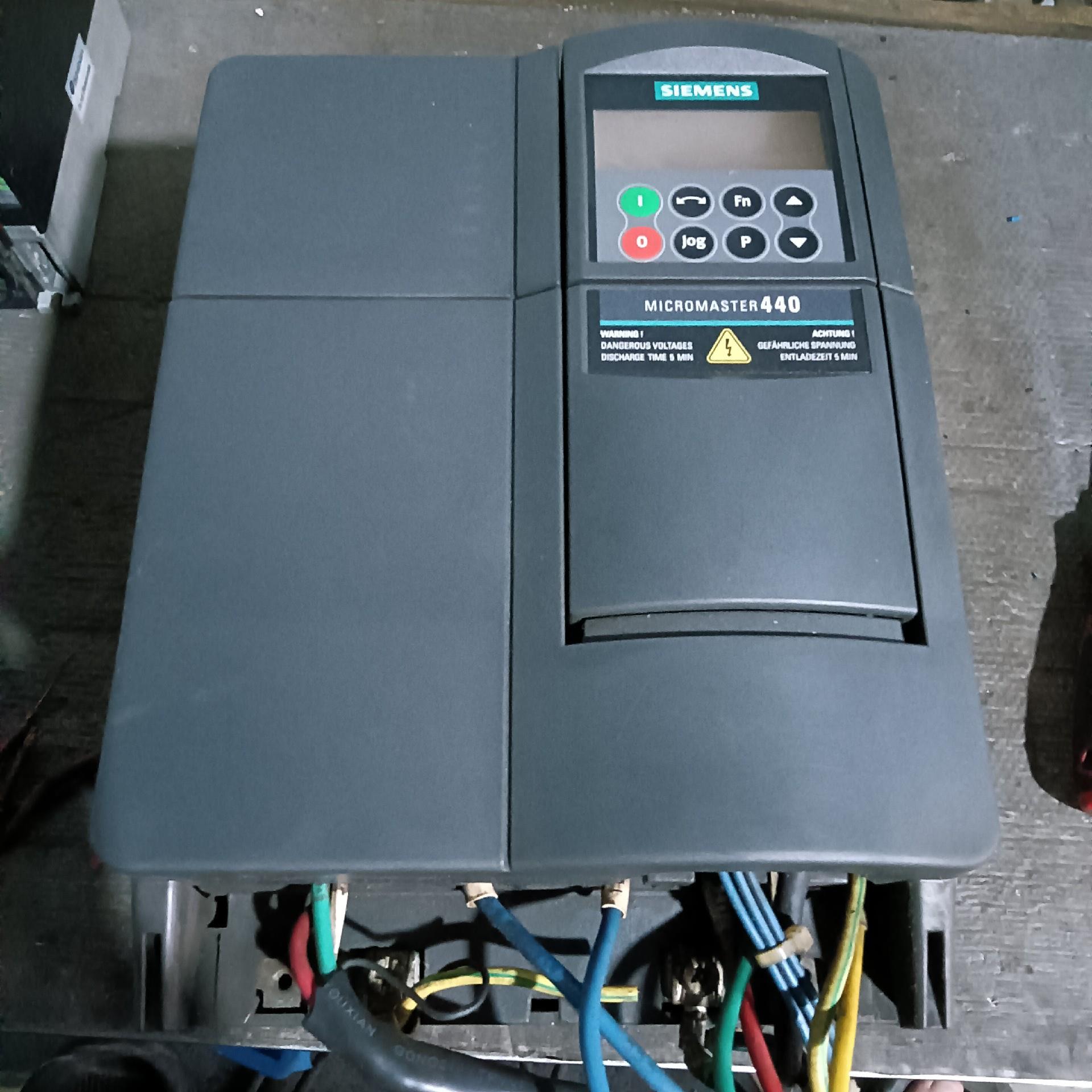 （设备配件）西门子变频器440-2UD25-5CA1拆机5.5千瓦。