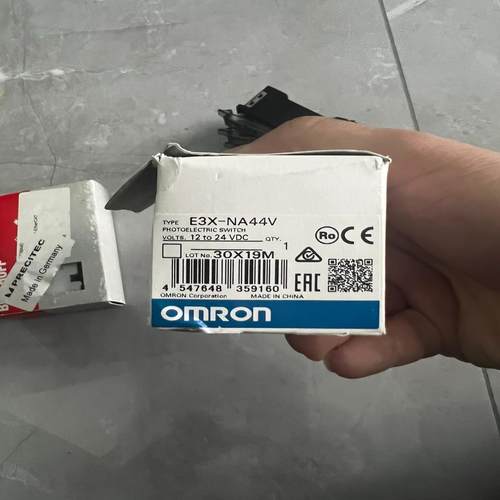 光纤放大器E3X-NA44V 全新原装，还有3个全