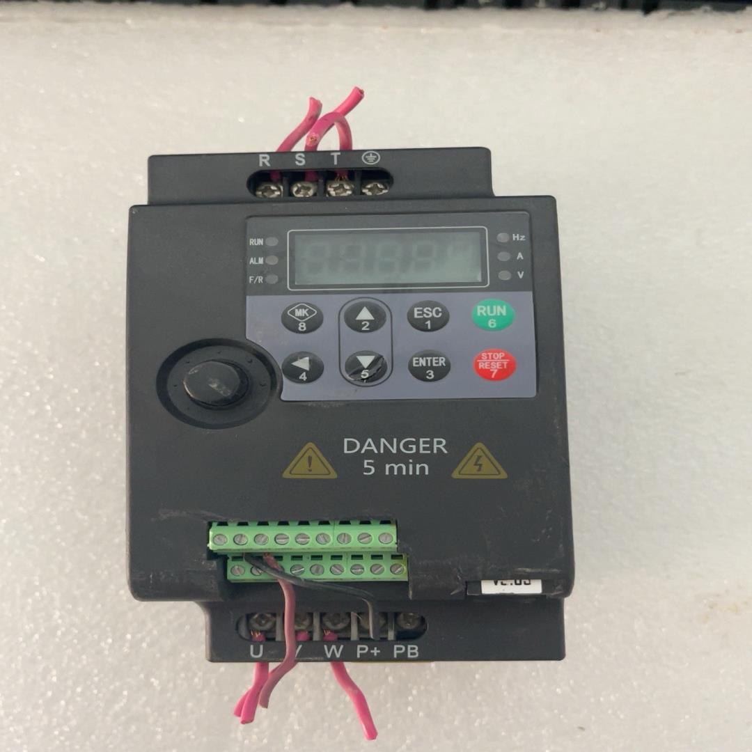 大变频器DR300F-T3-2R2G/4R0P2.2/