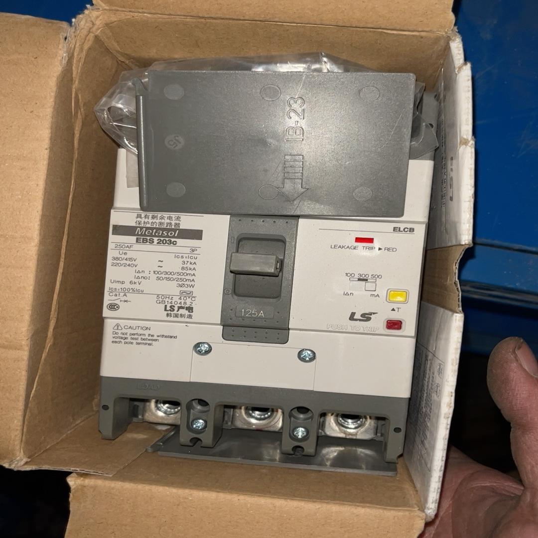 LS产电EBS203c 3P全新带装有六台不全新全新议价