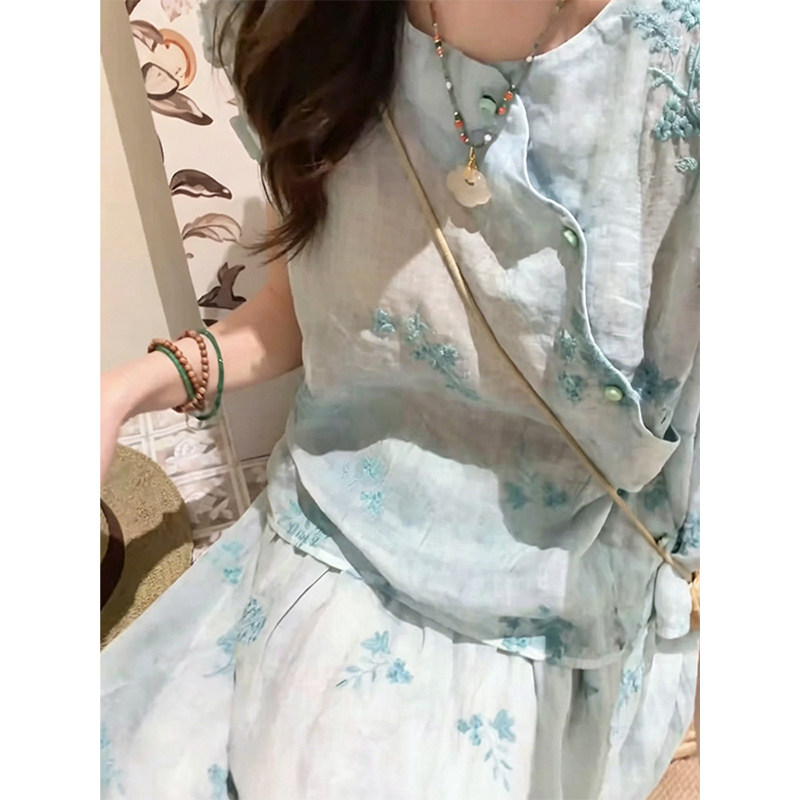 超火小众不撞款套装女2026年夏季新款洋气显瘦上衣半身裙子两件套 - 实物图