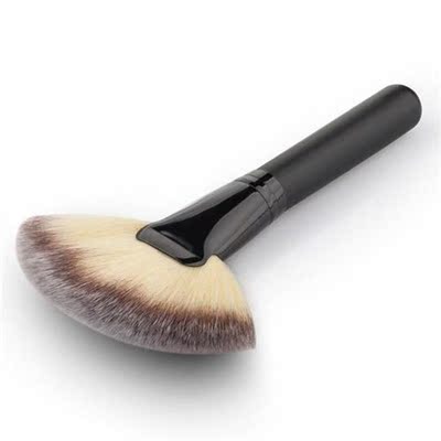 1PCS Soft Makeup Large Fan Brush Foundation Blush Blusher Po
