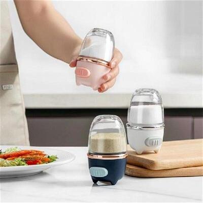 Kitchen Utensils Storage Salt Shaker Metering