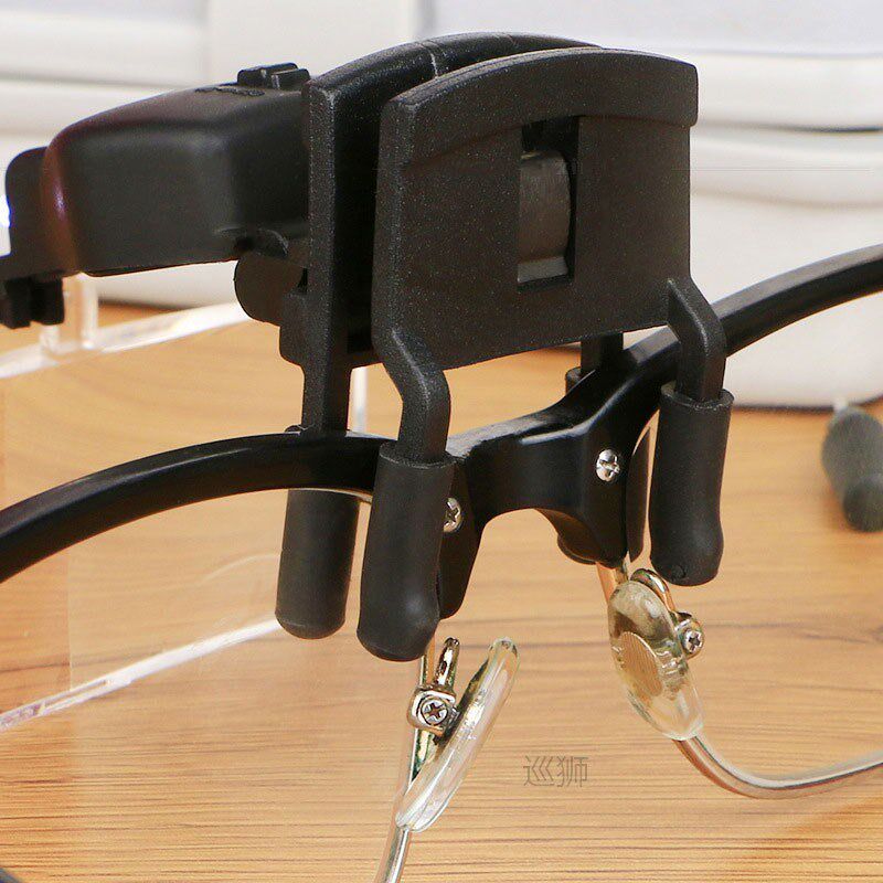 1.5X 2.5X 3.5X Multi Power Illuminated Eyeglasses Clip Magni