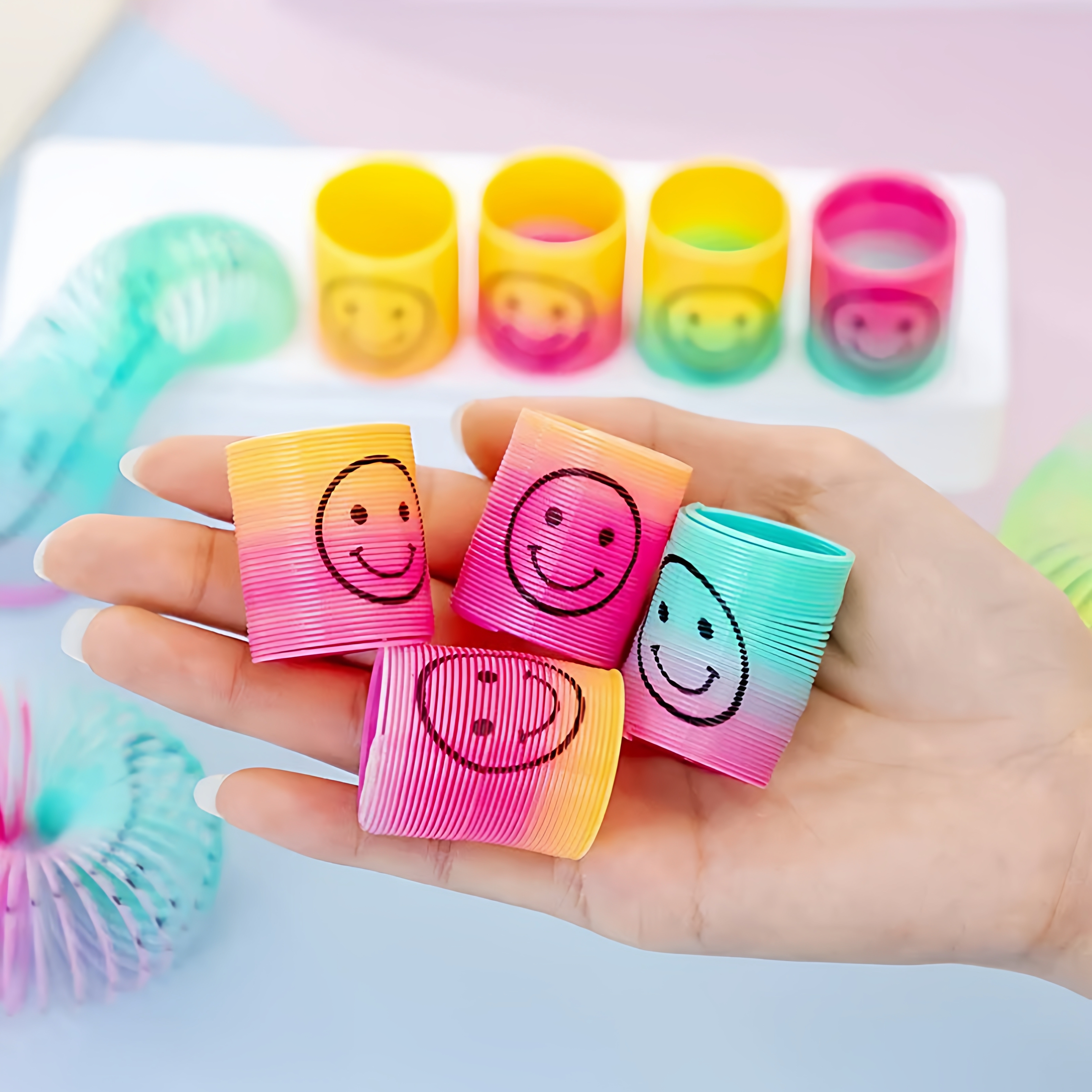 彩虹圈迷你笑脸儿童卡通弹簧圈