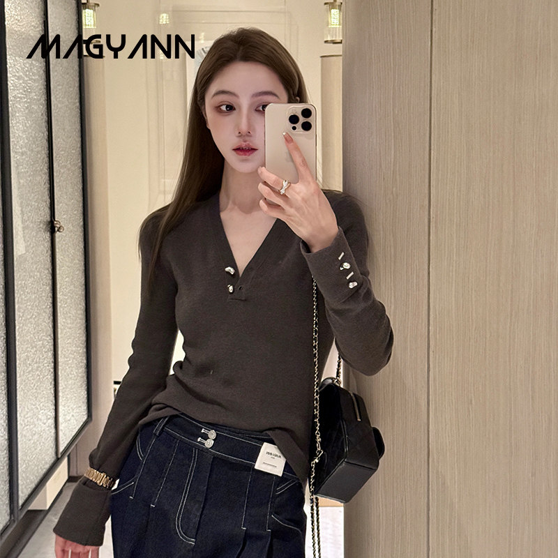 Magyann2025冬通勤休闲长袖金属扣V领打底衫内搭修身显瘦针织衫女