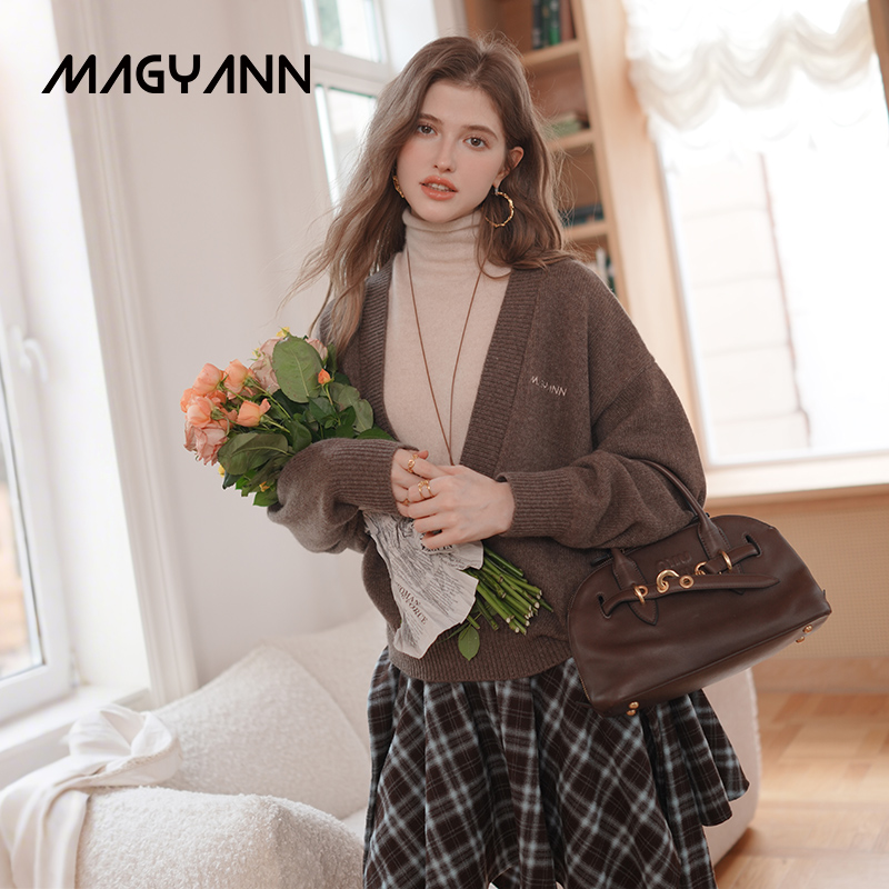 【从容】Magyann2025冬设计师通勤休闲松弛感长袖深V领针织上衣女