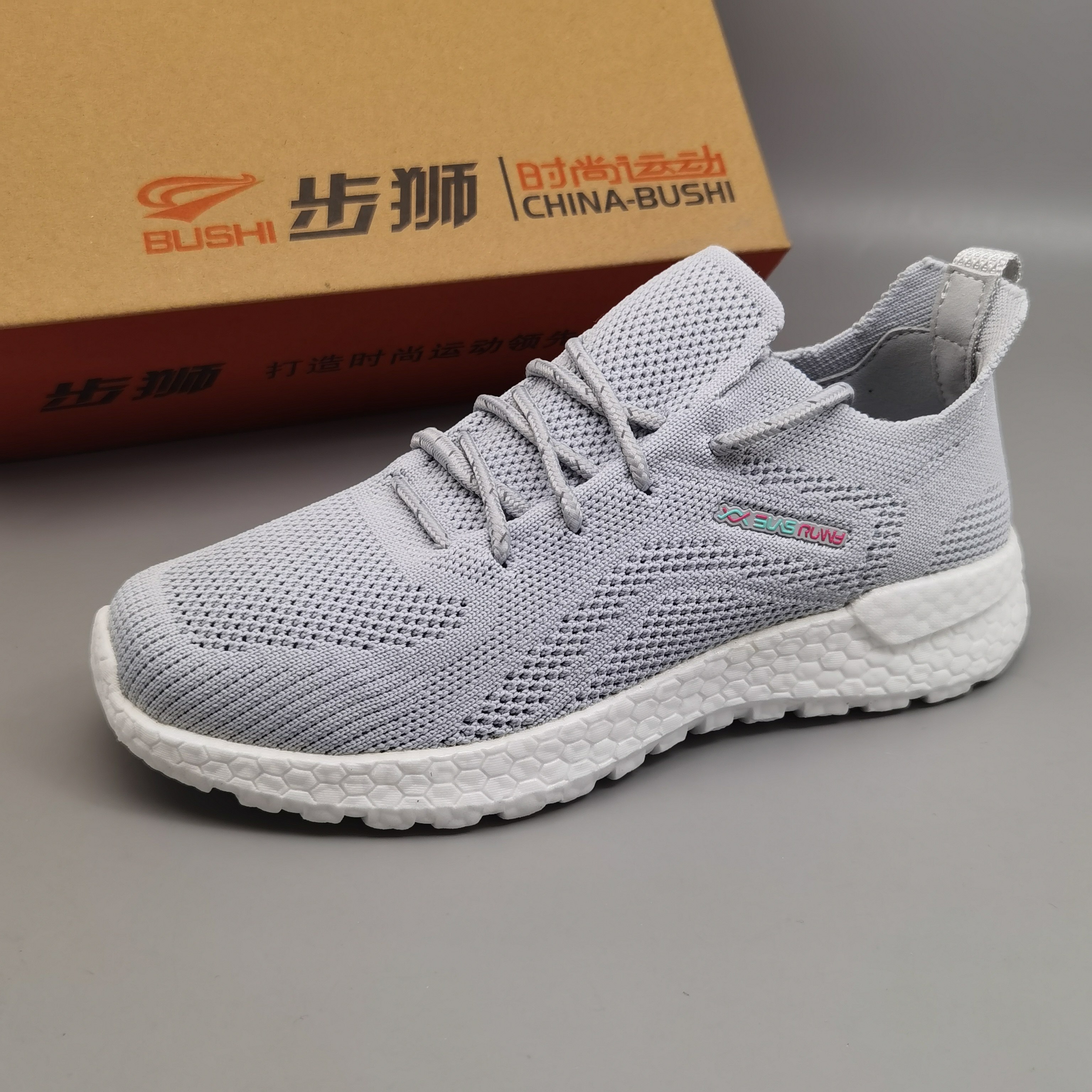 步狮女鞋春夏新款透气网面飞织运动休闲鞋老北京鞋轻便软底妈妈鞋