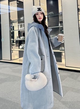 蓝色连帽羊羔毛外套女冬季2025中长款高级感穿搭加厚皮毛一体大衣