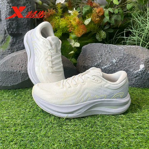 特步青络max女跑鞋冬季减震保暖