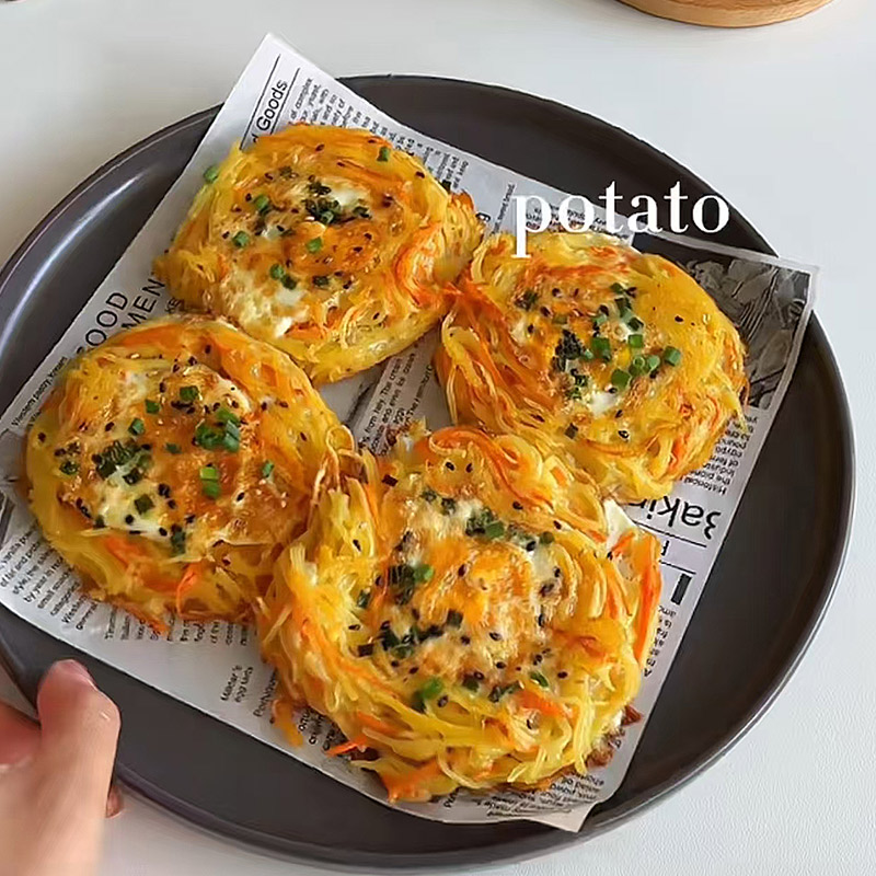 土豆丝鸡蛋饼早餐速食葱油饼煎饼冷冻油饼摆摊小吃披萨蔬菜饼