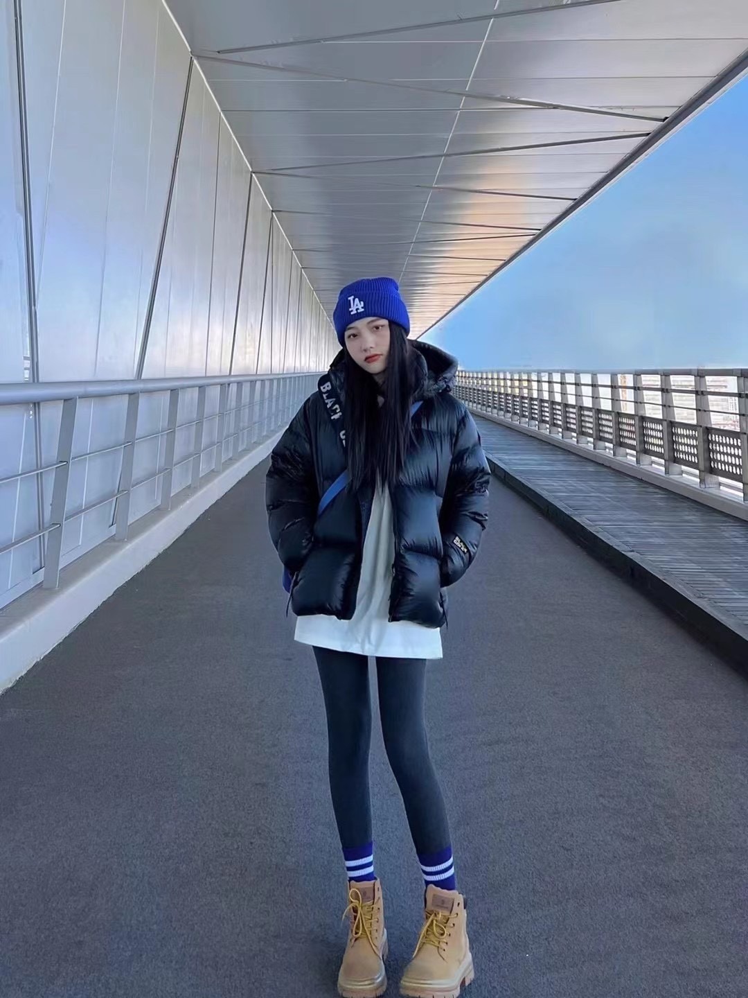 反季必买高奢黑金羽绒服，男生女生都能穿，谁穿谁好看-第2张图片-提都小院