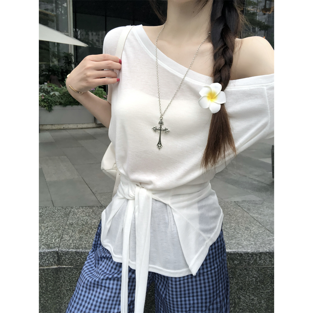 法式轻奢风斜肩短袖女夏季2025薄款系带休闲慵懒露肩上衣白色T恤