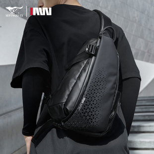 七匹狼简约潮流斜挎包男胸包新款时尚风后背包机能骑行包个性男包