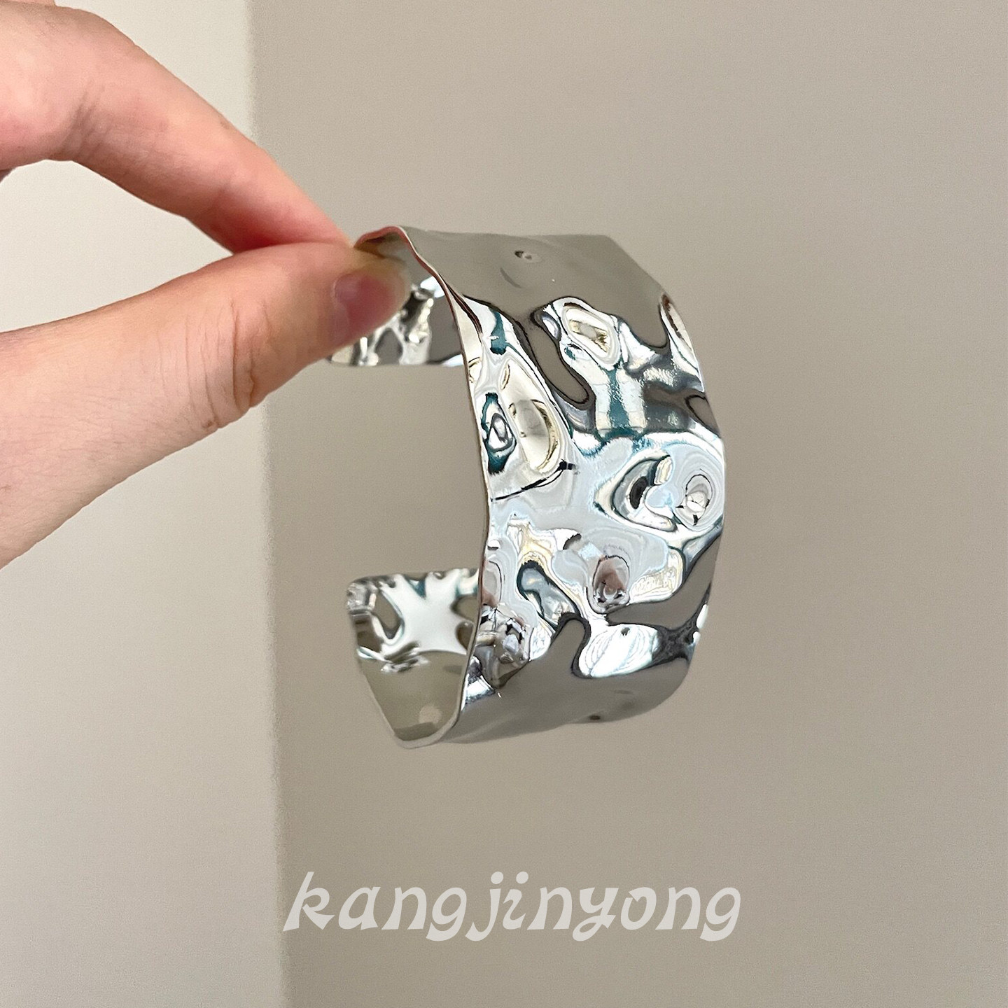 银色不规则凹凸光面手镯小众时尚手环个性夸张设计感潮流手饰拎环