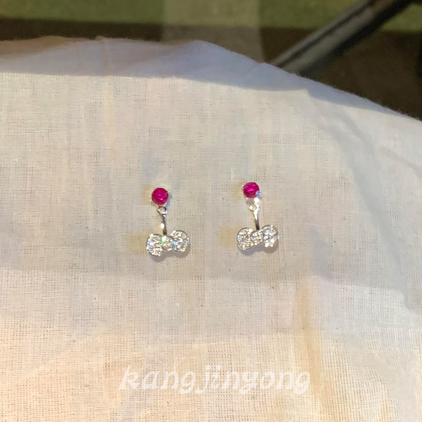 红莓kitty~精致小巧蝴蝶结耳环