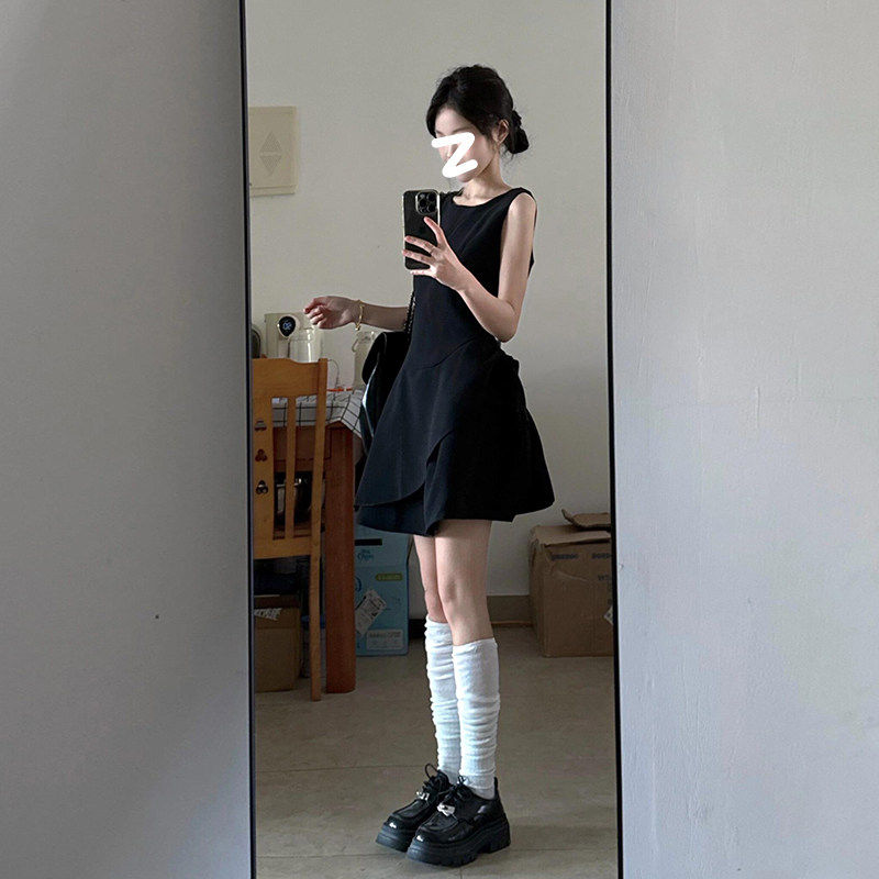正品黑色无袖背心连衣裙女夏季小个子赫本风礼服裙收腰显瘦花苞裙