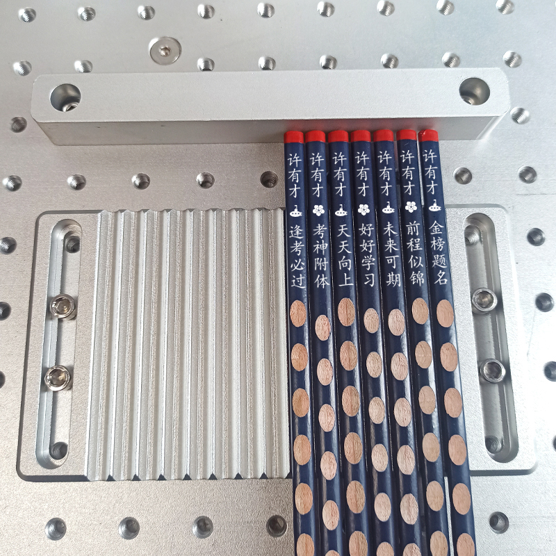 激光打刻机模板两件式铝合金铅笔刻字模具固定铅笔托洞洞笔雕刻夹