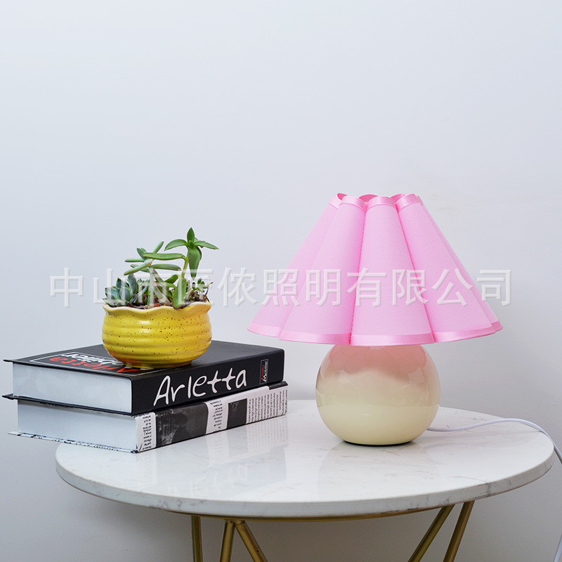韩式ins创意花瓣少女心奶油色陶瓷网红拍照明卧室桌面床头小台灯