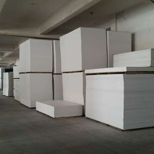 厂家供应高密度雪弗板PVC硬板自由发泡塑料制品高密度结皮板