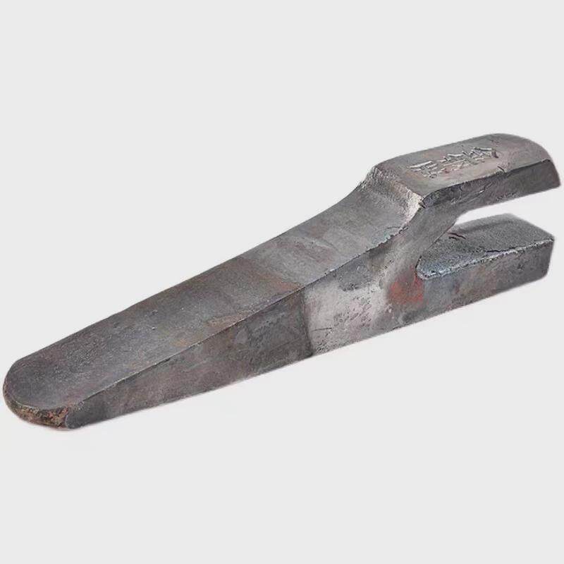 火车轮锻造斗齿装载机锻打铲齿铲车通用3050高锰钢加长耐磨铲牙齿