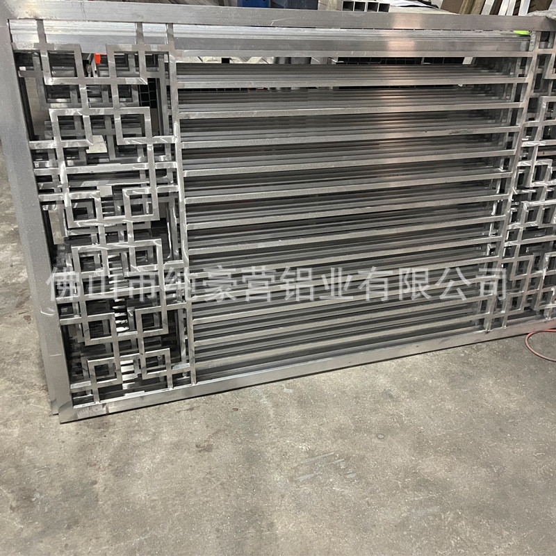 中式仿古屏风隔断格栅铝花格防盗窗网热转印木纹铝合金铝窗花厂家