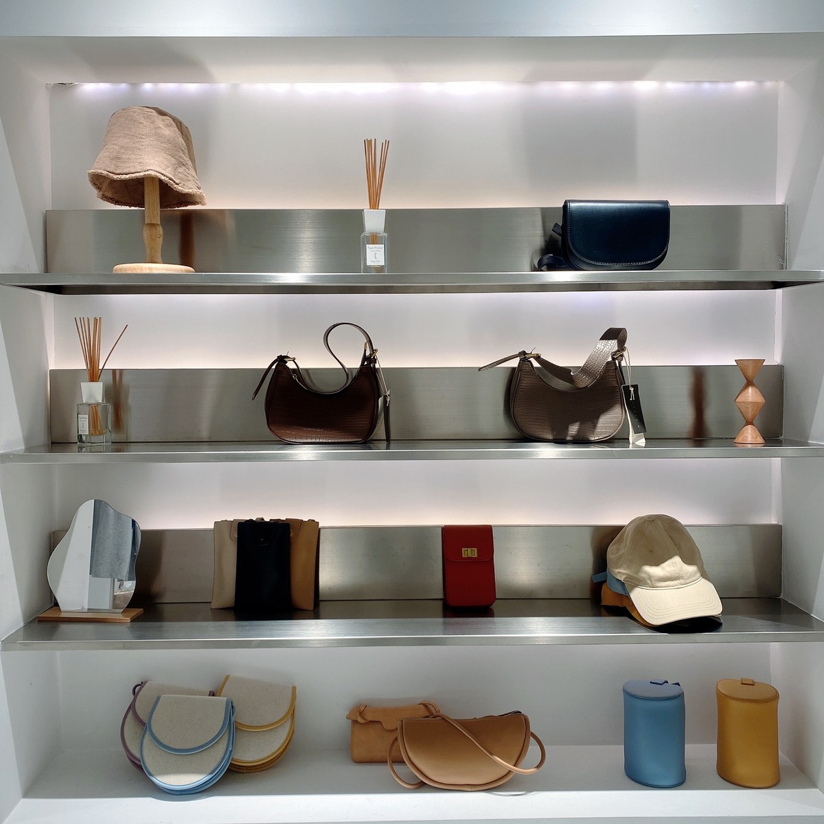 鞋店鞋架展示架服装店上墙壁挂式置物架不锈钢拉丝银鞋子包包货架