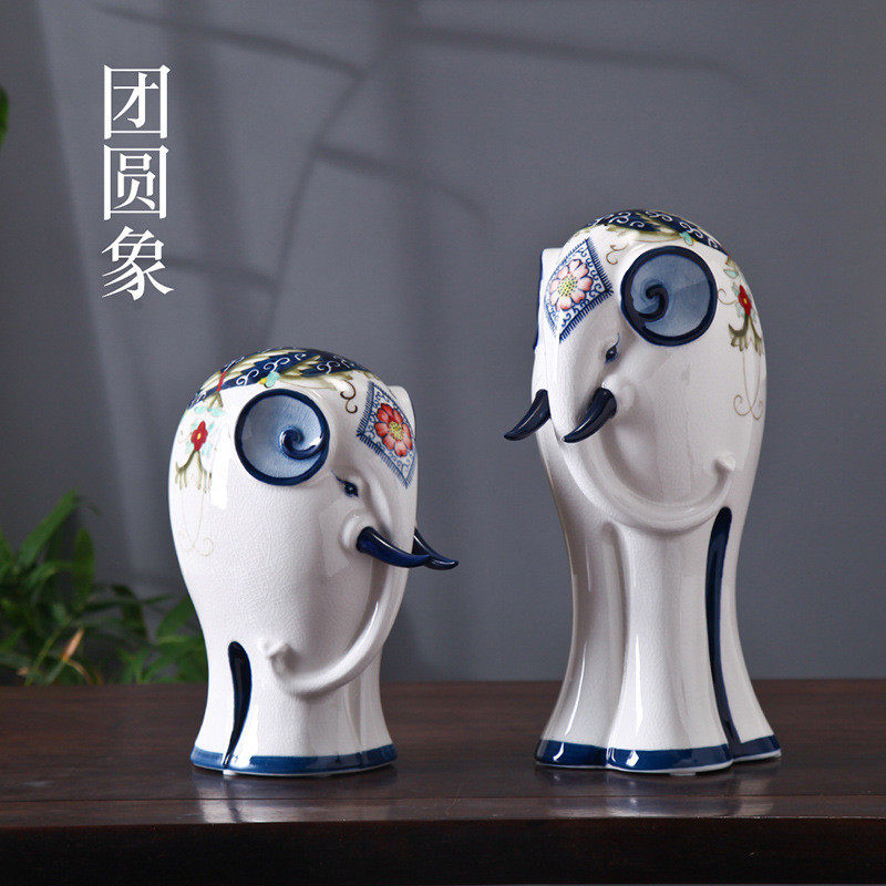 团圆象陶瓷工艺品动物中式家居乔迁礼品创意电视柜青花瓷酒柜
