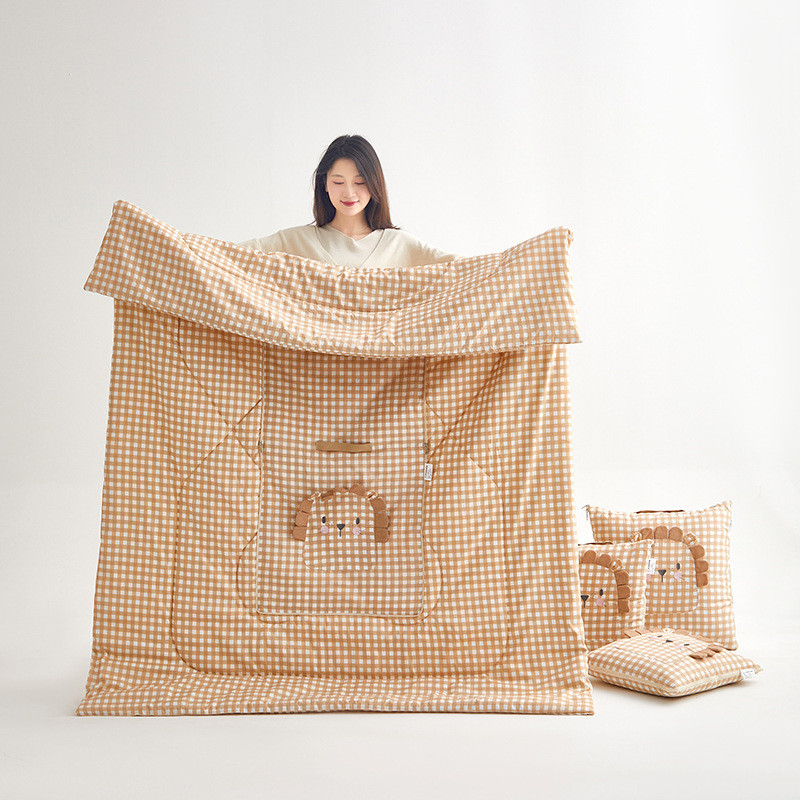 卡洛棉手提大象抱枕被子便携可收纳靠枕被两用二合一出差高铁盖被